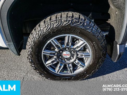 Used 2025 GMC Sierra 1500 AT4 w/ AT4 Preferred Package AWD/4WD image 17