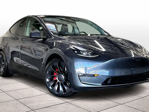 Used 2023 Tesla Model Y Performance image 2