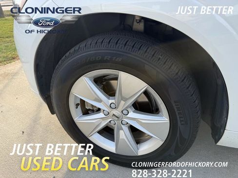 Used 2022 Volvo XC60 B5 Momentum image 4