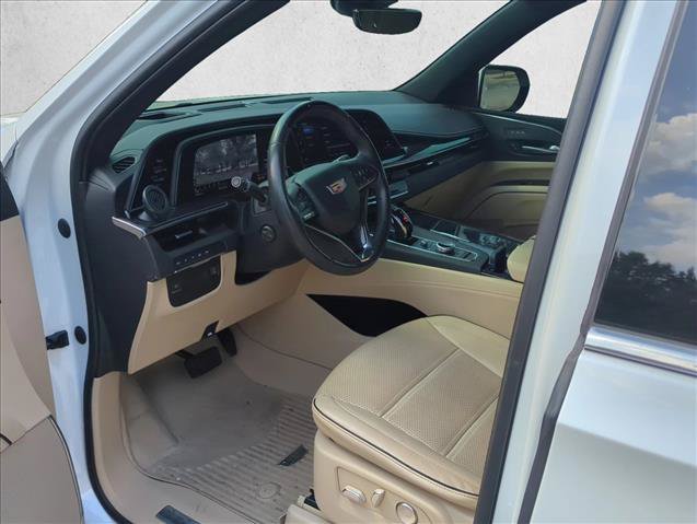 Used 2023 Cadillac Escalade Premium Luxury AWD/4WD image 11