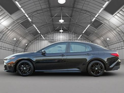 Used 2025 Toyota Camry SE FWD image 4