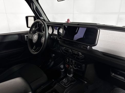 Used 2024 Jeep Wrangler Unlimited AWD/4WD image 26