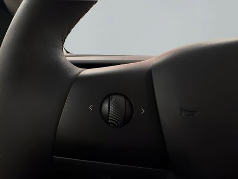 Used 2023 Tesla Model Y Long Range AWD/4WD image 17