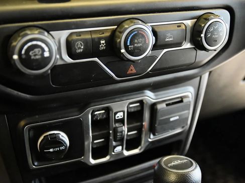 Used 2021 Jeep Gladiator Sport AWD/4WD image 16