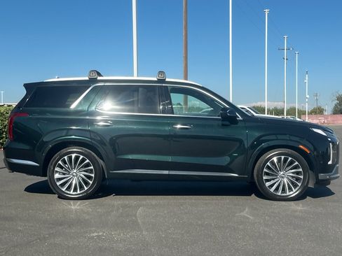 Used 2023 Hyundai Palisade Calligraphy image 3