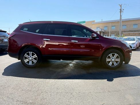 Used 2017 Chevrolet Traverse LT FWD image 2