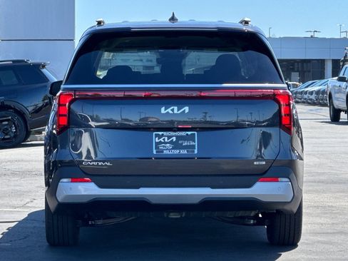 New 2026 Kia Carnival EX FWD image 5