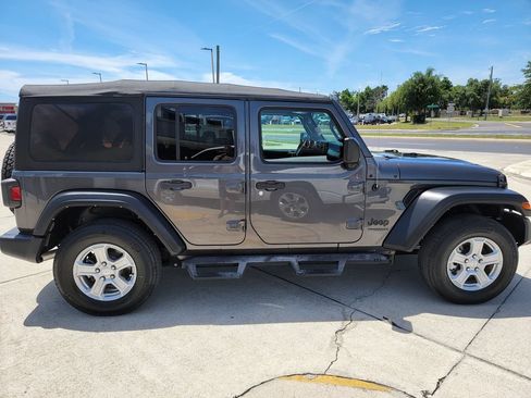 Used 2022 Jeep Wrangler Unlimited Sport AWD/4WD image 6