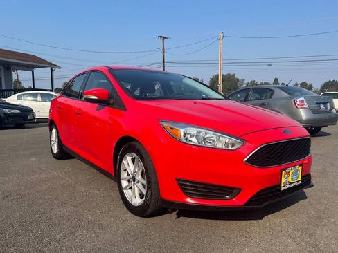 Used 2015 Ford Focus SE FWD image 1