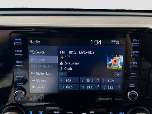 Used 2020 Toyota Highlander XLE image 10