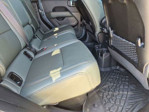 Used 2025 Jeep Gladiator Mojave AWD/4WD image 19