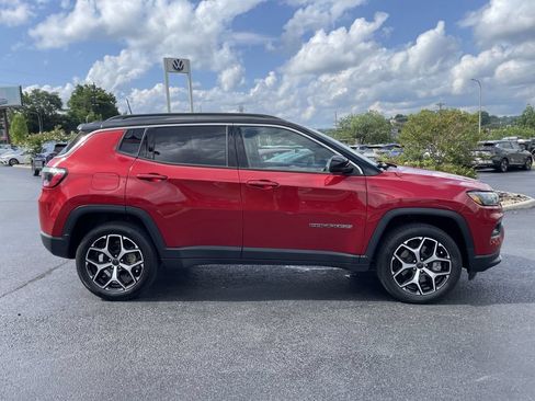 Used 2025 Jeep Compass Limited AWD/4WD image 4