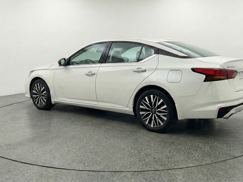Used 2025 Nissan Altima 2.5 SV FWD image 6