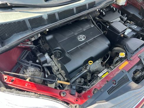 Used 2014 Toyota Sienna XLE FWD image 44