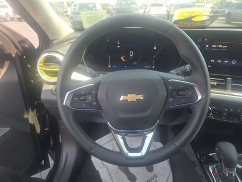Used 2025 Chevrolet Trax LT w/ Driver Confidence Package FWD image 14