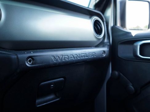 Used 2018 Jeep Wrangler Unlimited Sport AWD/4WD image 29
