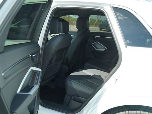 Used 2021 Audi Q3 2.0T Premium w/ Convenience Package AWD/4WD image 16