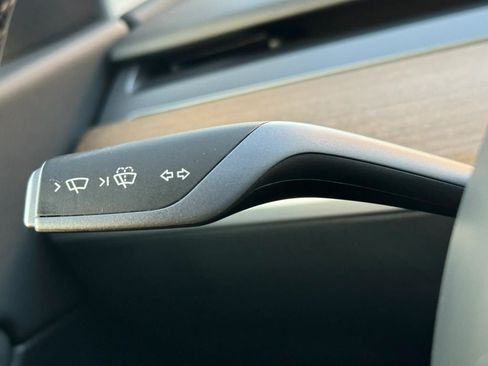 Used 2024 Tesla Model Y Long Range AWD/4WD image 27