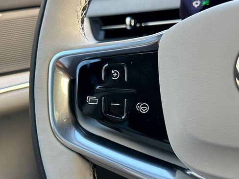 New 2025 Volvo EX90 Plus w/ Protection Package Premier image 27