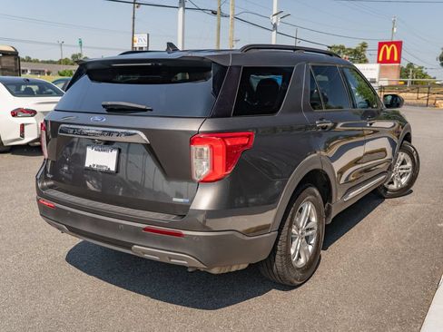 Used 2020 Ford Explorer XLT w/ Equipment Group 202A AWD/4WD image 8