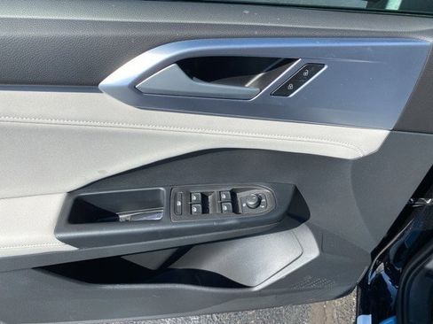 New 2025 Volkswagen Taos SE image 23