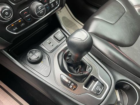 Used 2019 Jeep Cherokee Trailhawk w/ Trailer Tow Group AWD/4WD image 22