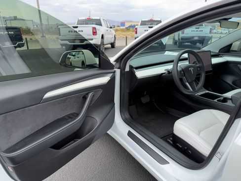 Used 2021 Tesla Model 3 Standard Range Plus RWD image 10