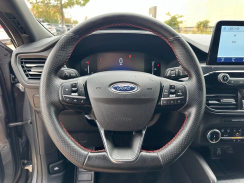 Used 2025 Ford Escape ST-Line FWD image 12