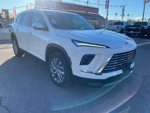 Used 2025 Buick Enclave Preferred image 3