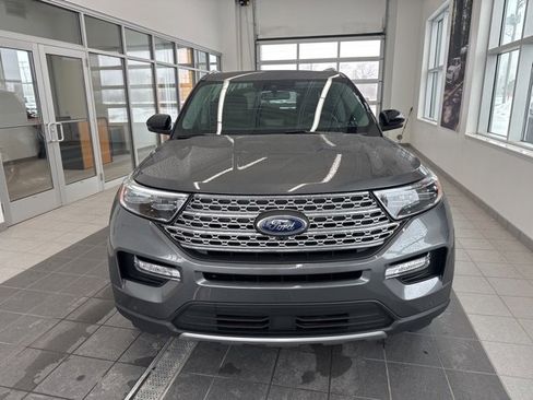 Used 2023 Ford Explorer Limited w/ Limited Technology Package image 2