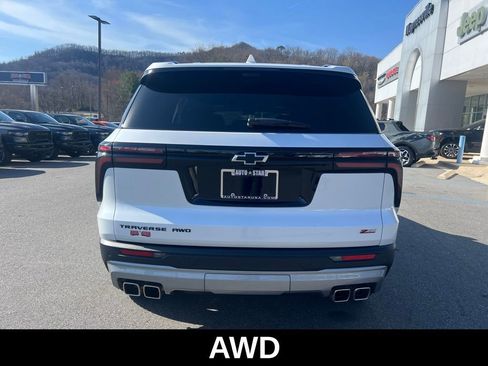 Used 2025 Chevrolet Traverse Z71 w/ Enhanced Driving Package image 6