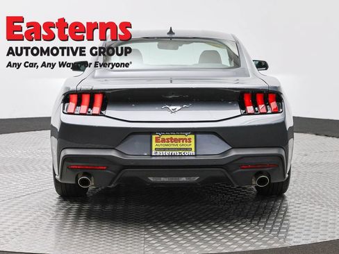 Used 2025 Ford Mustang Coupe RWD image 6