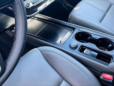 Used 2025 Lincoln Corsair Premiere image 17