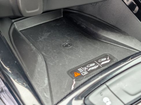 Used 2025 Chevrolet Trax RS w/ Sunroof Package image 24