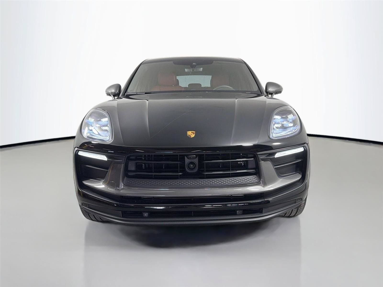 Certified 2024 Porsche Macan Turbo AWD/4WD image 10