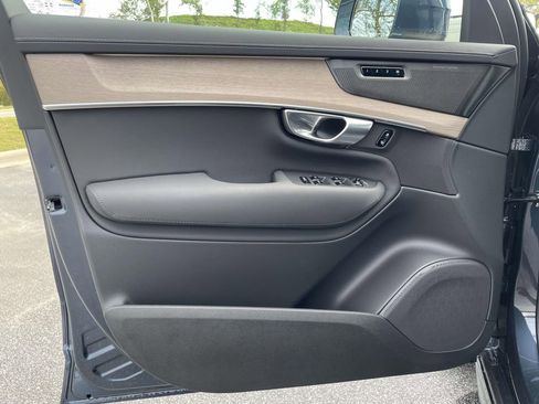 New 2026 Volvo XC90 T8 Plus image 7