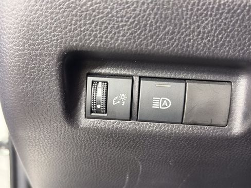 Used 2025 Toyota RAV4 LE AWD/4WD image 28