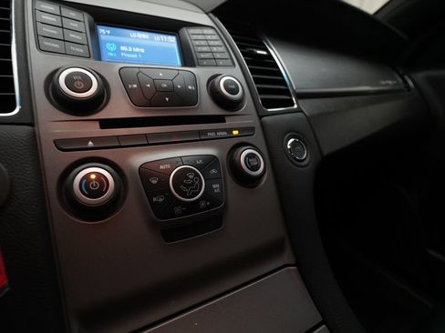 Used 2018 Ford Taurus SEL FWD image 22