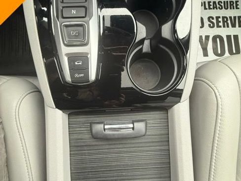 Used 2017 Honda Pilot Touring image 16