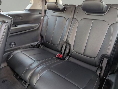 Used 2022 Jeep Grand Cherokee L Limited image 12