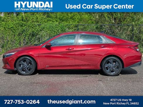 Certified 2023 Hyundai Elantra SEL w/ Preferred Accessory Package FWD image 2