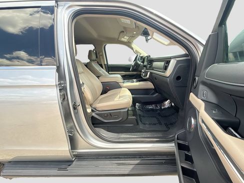 Used 2024 Ford Expedition XLT RWD image 29