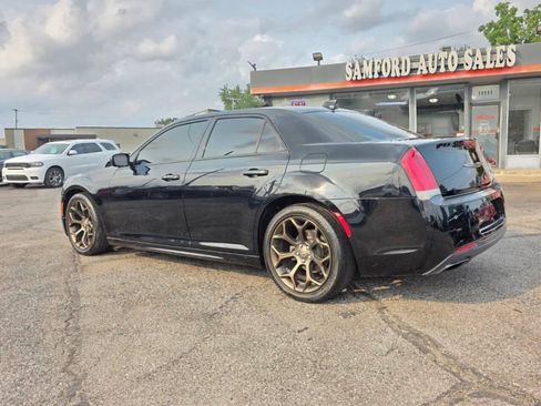 Used 2018 Chrysler 300 S w/ 300S Alloy Package RWD image 9