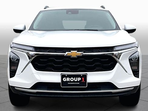 Used 2025 Chevrolet Trax LT w/ LT Convenience Package image 4