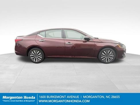 Used 2025 Nissan Altima 2.5 SV FWD image 10