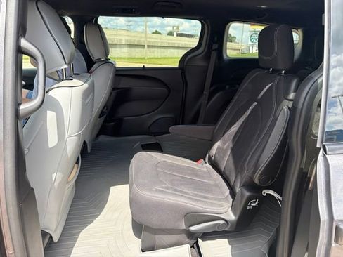 Used 2019 Chrysler Pacifica Touring Plus w/ S Appearance Package FWD image 8
