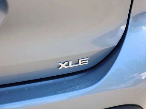 Used 2020 Toyota Highlander XLE AWD/4WD image 13