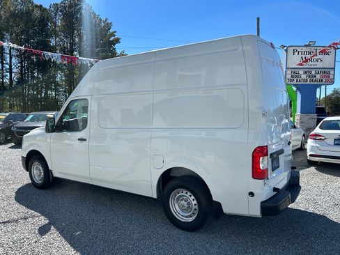 Used 2020 Nissan NV 2500 S image 2