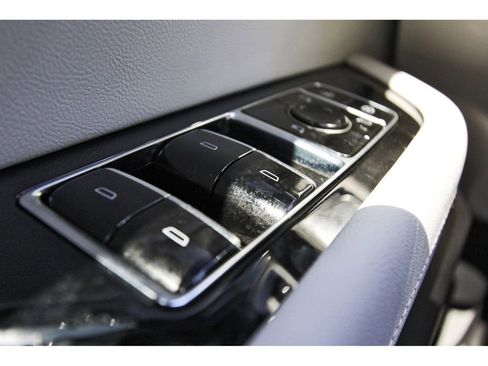 New 2026 Cadillac Vistiq Luxury image 16