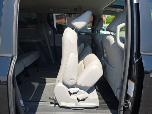 Used 2020 Toyota Sienna XLE w/ XLE Navigation Package AWD/4WD image 44